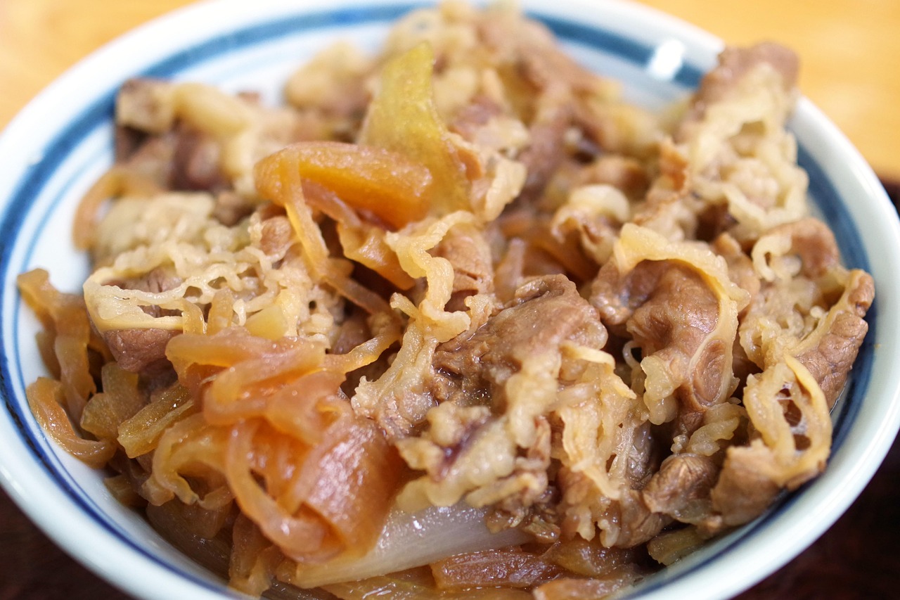 盖浇饭风潮，从传统美食到现代快餐的华丽转身